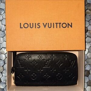 Louis Vuitton Black Monogram Zippy Wallet